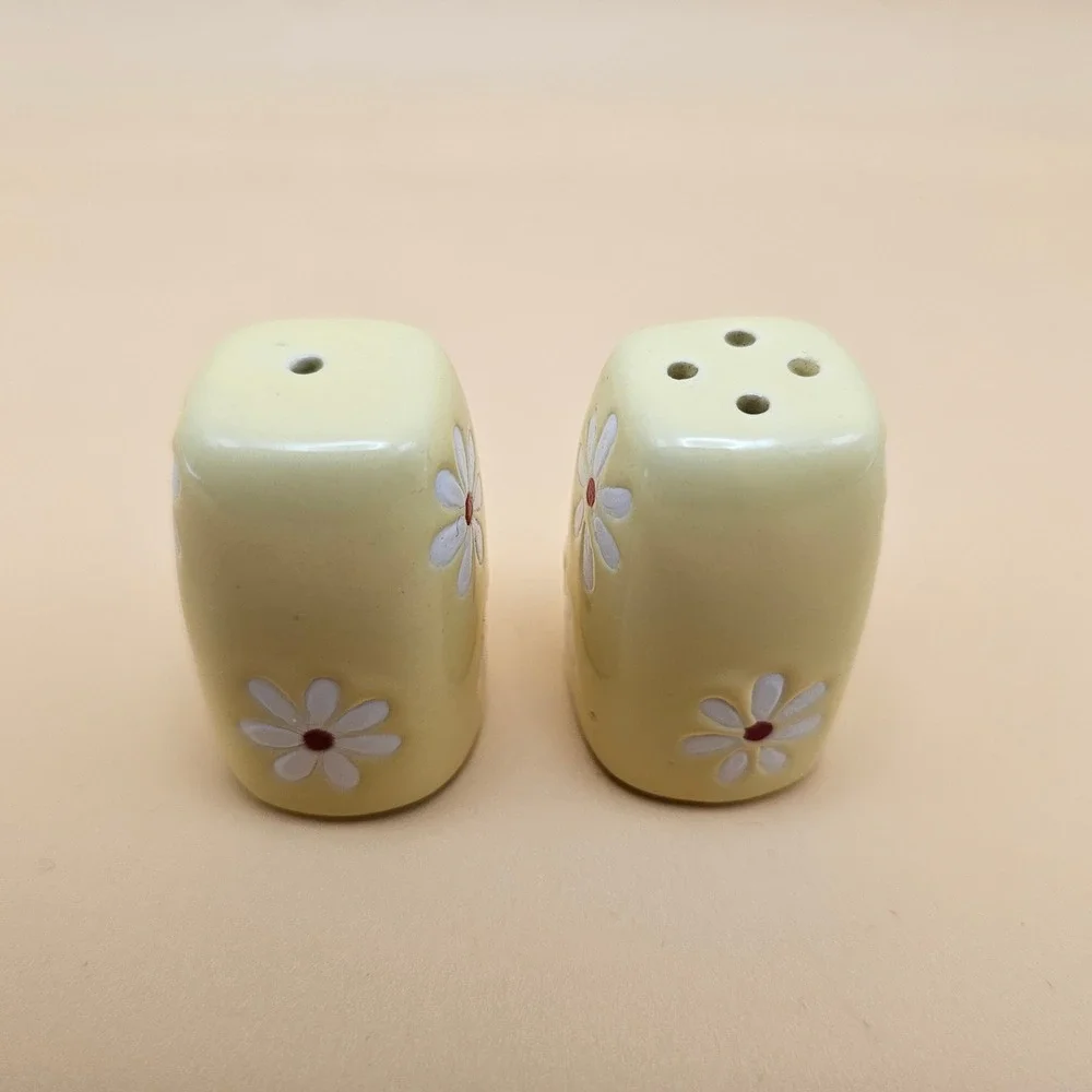 Yellow Daisy Salt Pepper Shakers Ceramic Kitchen‎ Dining Farmhouse Decor